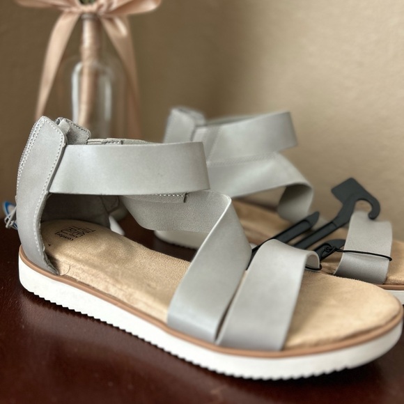 NWOT Walmart sandals - Picture 4 of 4